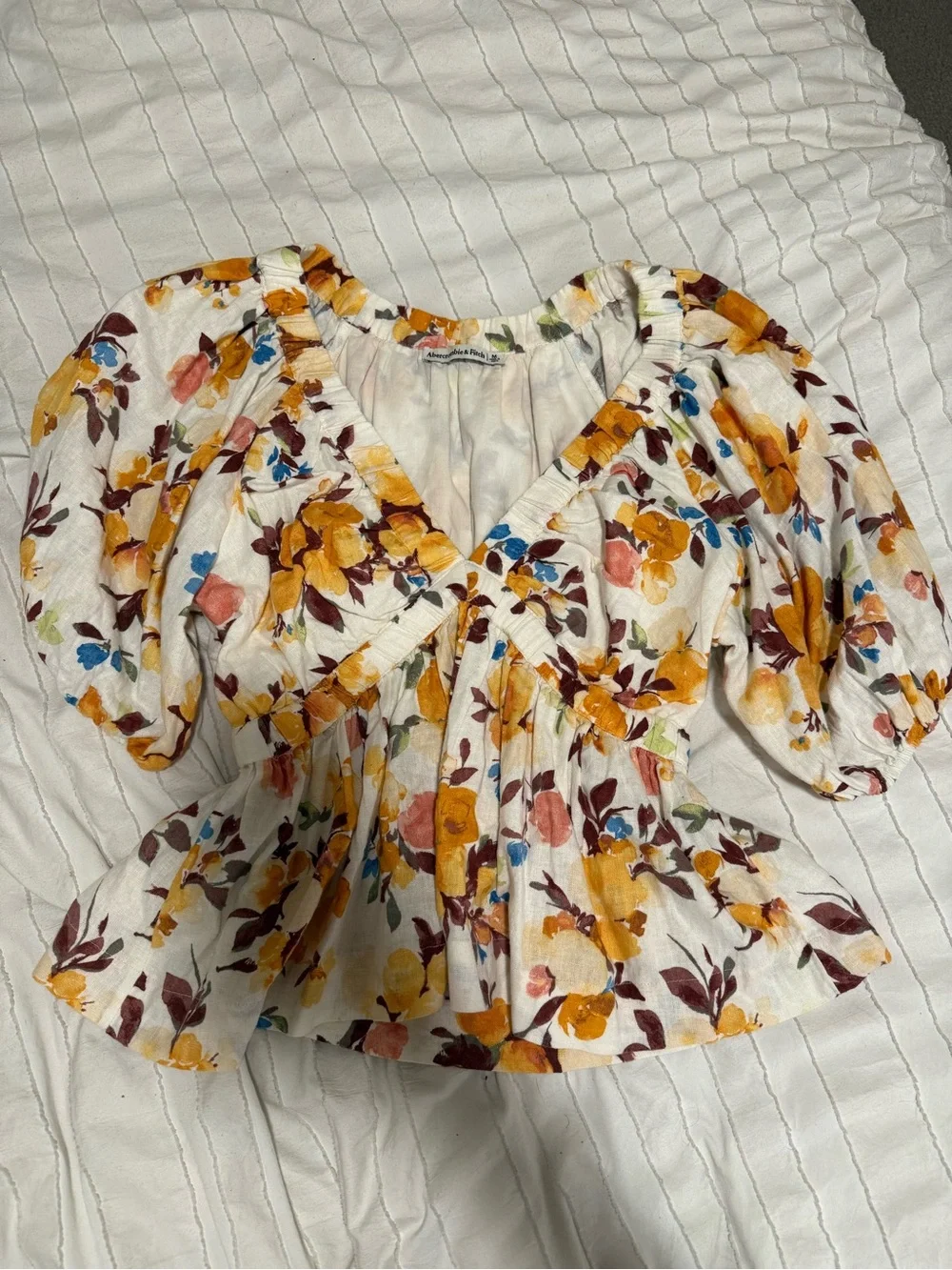 Abercrombie & Fitch White Floral Puff-Sleeve V-Neck Top